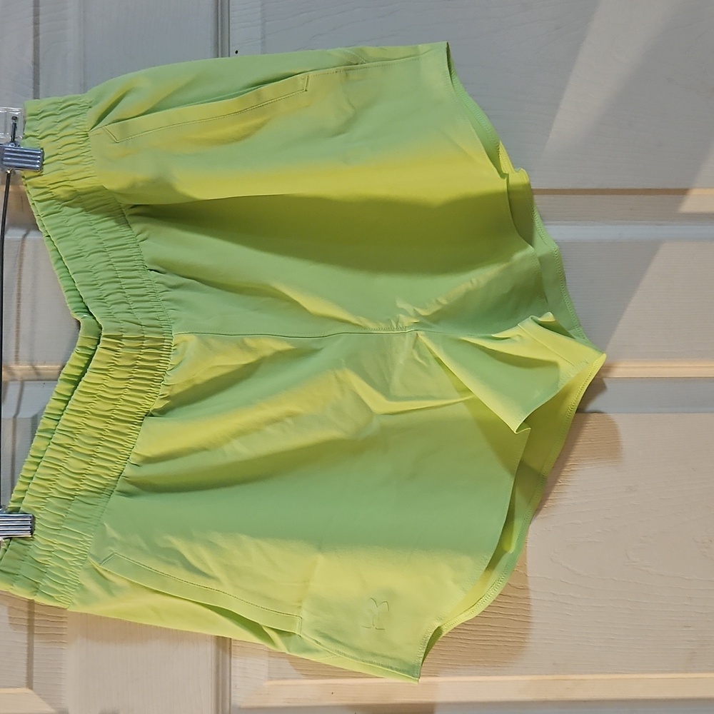 Under Armour Women's Vanish 3" Shorts: NEON GREEN: NEW WITH TAGS: SIZE XL